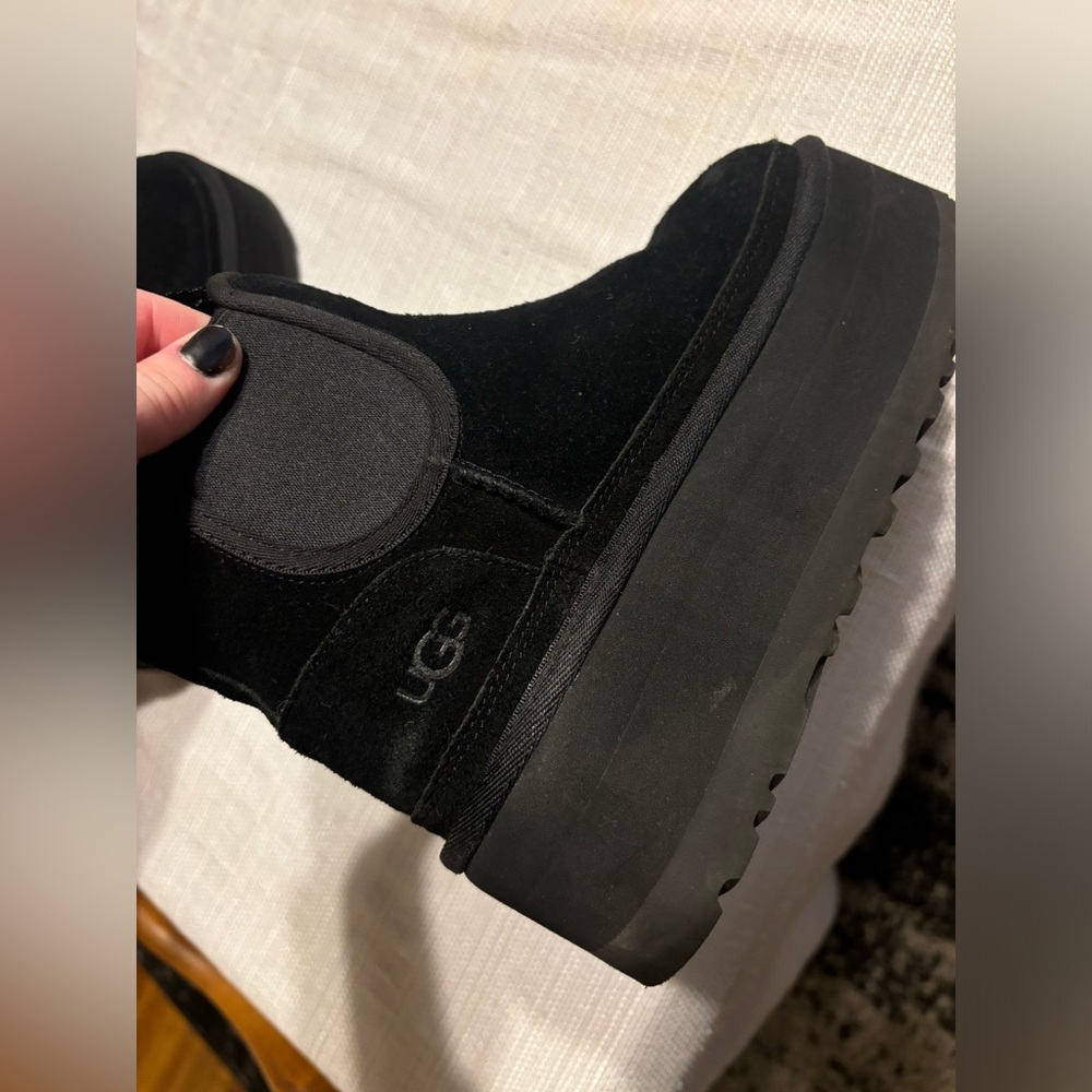 UGG Chelsea Platform- fit like a 7